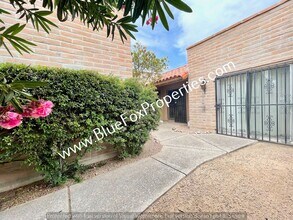 7876 N Sendero Tres in Tucson, AZ - Building Photo - Building Photo