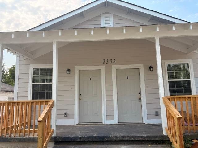 2332 Stark St, Unit 2-unit Duplex