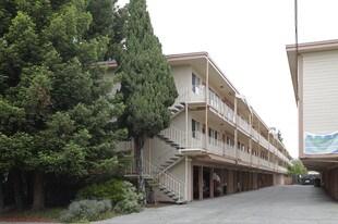 2237 Santa Clara Ave in Alameda, CA - Building Photo