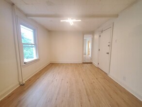 66 Broadway, Unit 1 in Bayonne, NJ - Building Photo - Building Photo