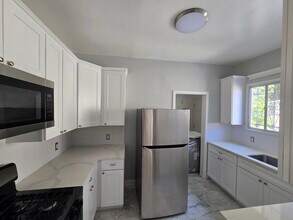 619 S Sweetzer Ave, Unit Downstairs in Los Angeles, CA - Building Photo - Building Photo