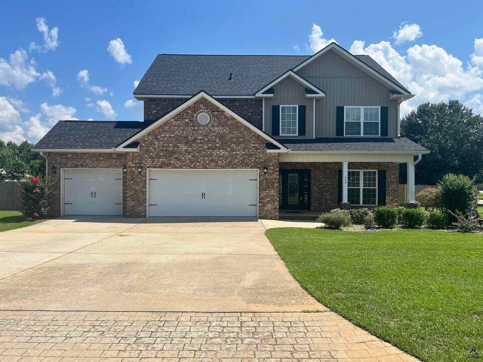 400 Buxton Ct in Kathleen, GA - Building Photo