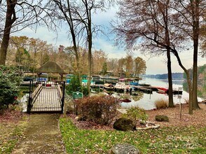 126 Lake Davidson Cir in Davidson, NC - Building Photo - Building Photo