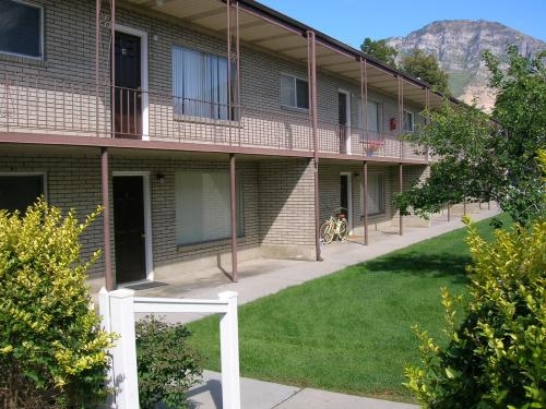 Foxwood Apartments in Provo, UT - Building Photo - Building Photo