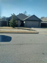 1112 W Cunningham Ave in Rogers, AR - Building Photo