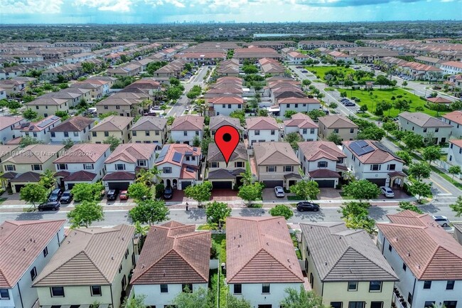 10583 W 35th Way in Hialeah, FL - Building Photo - Building Photo