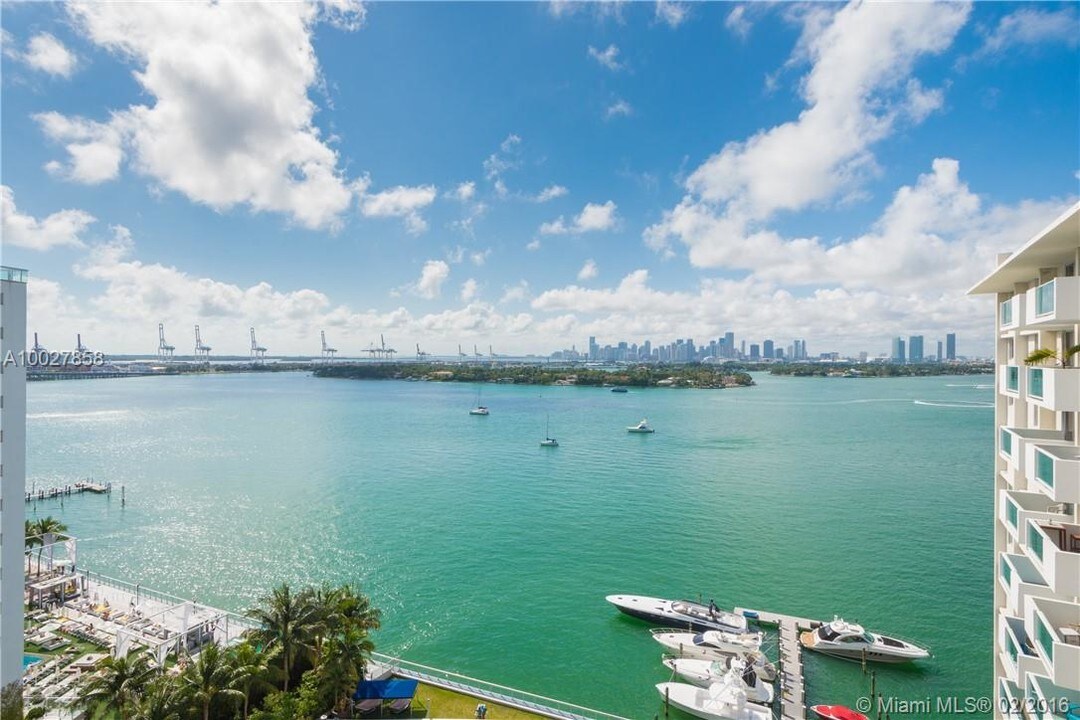 1200 West Ave, Unit 1502 in Miami Beach, FL - Foto de edificio