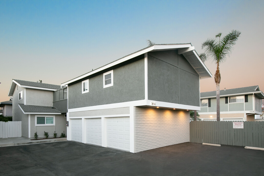 3016 Jeffrey Dr in Costa Mesa, CA - Building Photo