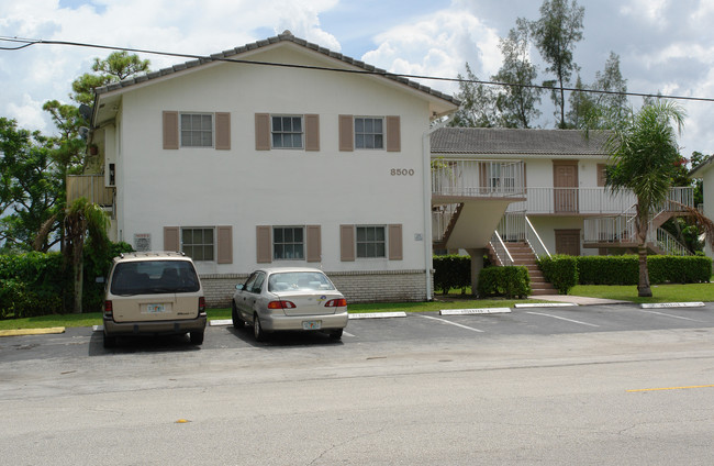 8500 NW 40th St in Coral Springs, FL - Building Photo - Building Photo