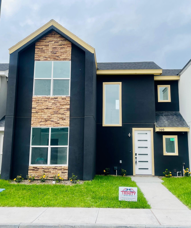 property at 700 W Seminole Ave