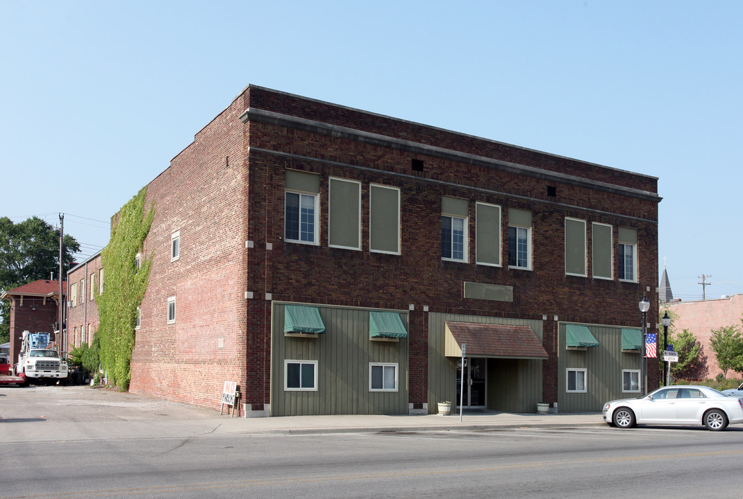 109 E Washington St in Martinsville, IN - Building Photo