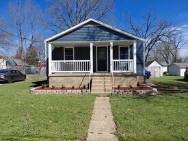 114 S Elm St in Rolla, MO - Building Photo