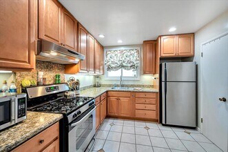 813 Skyline Dr photo'