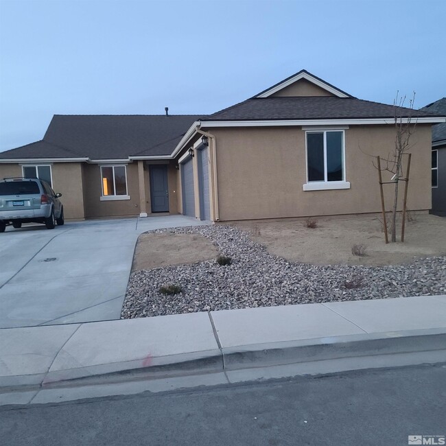 540 Country Hollow Dr in Fernley, NV - Building Photo - Building Photo