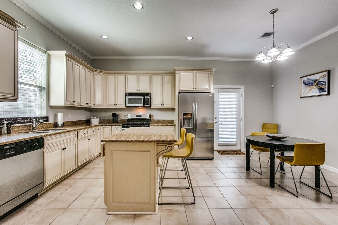 15426 Addicks Stone Dr in Houston, TX - Building Photo