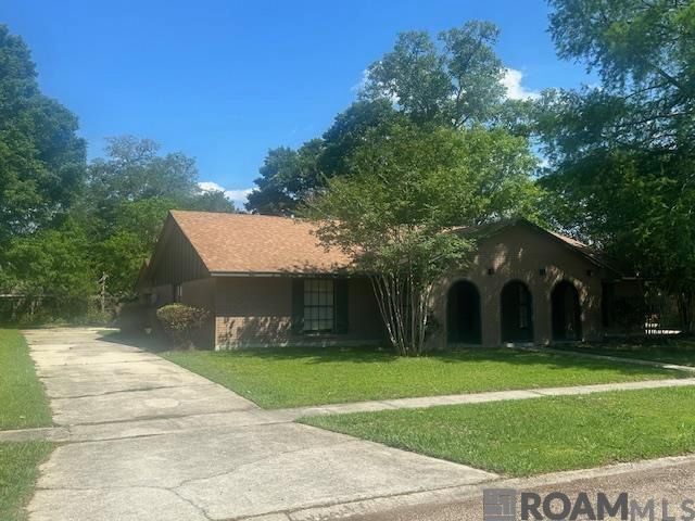 5017 Parkoaks Dr in Baton Rouge, LA - Building Photo - Building Photo