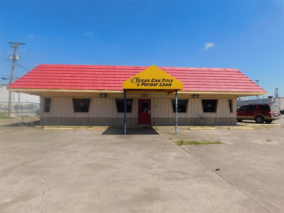 202 N Mechanic St in El Campo, TX - Foto de edificio