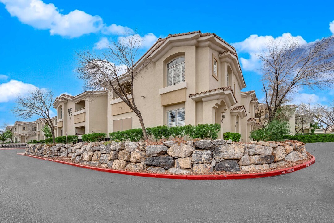 10021 Crimson Palisades Pl, Unit 201 in Las Vegas, NV - Building Photo