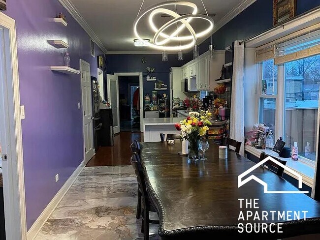 property at 6712 N Clark St