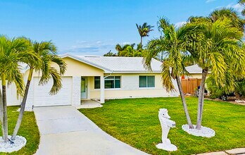 455 81st Ave in St Pete Beach, FL - Building Photo - Building Photo