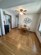 2111 N 84th St, Unit 2111 in Wauwatosa, WI - Foto de edificio - Building Photo