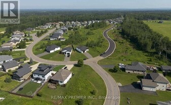 2980 King George's Park Dr in Thunder Bay, ON - Building Photo