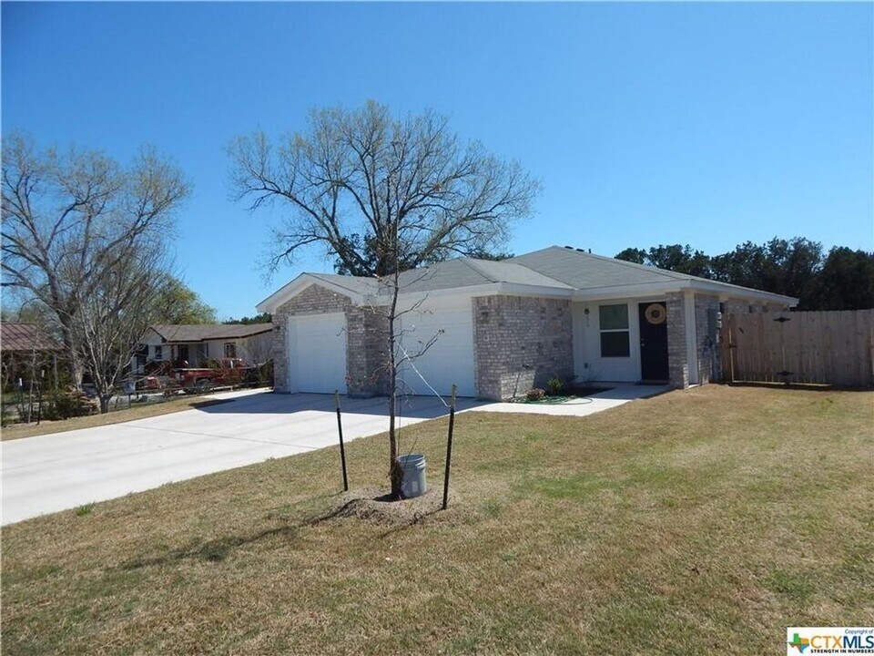 1418 Shoshoni Trail-Unit -B in Harker Heights, TX - Building Photo