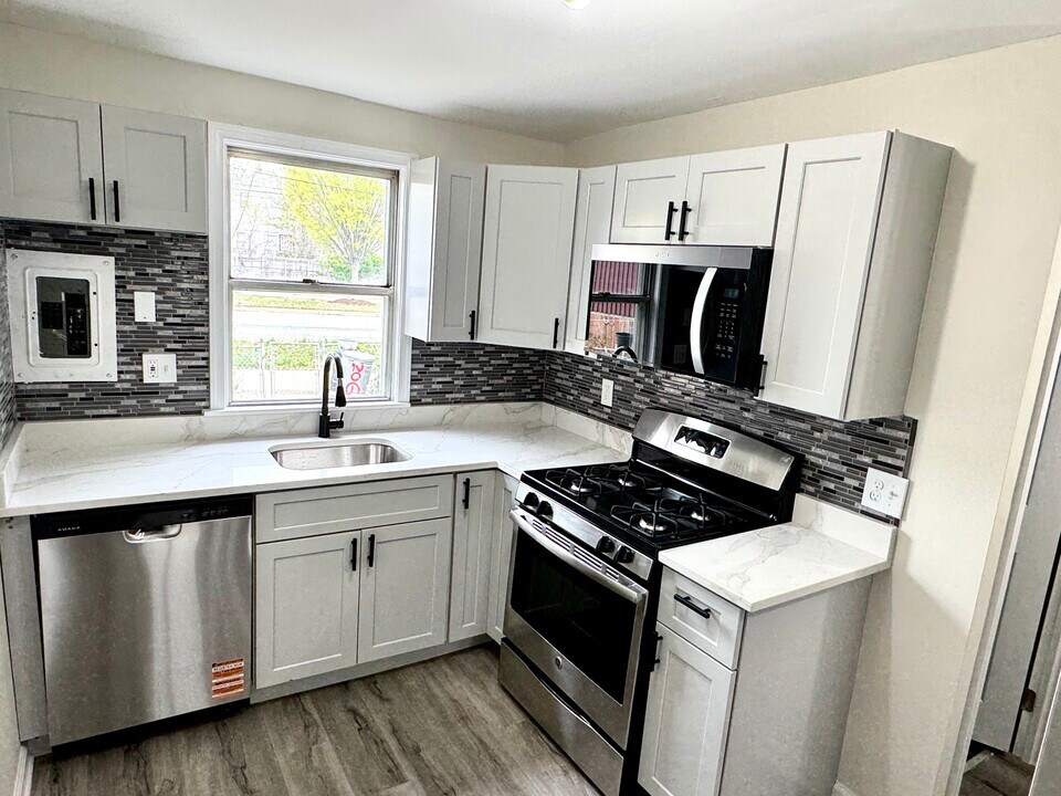 206 Chestnut St in Dundalk, MD - Building Photo