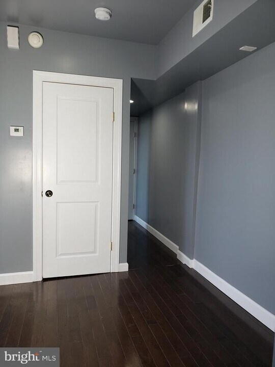 5329 Woodland Ave in Philadelphia, PA - Building Photo