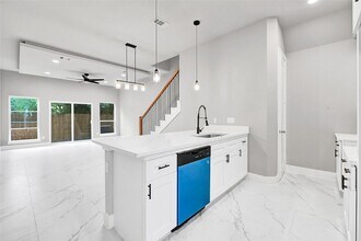 7940 Angus St in Houston, TX - Building Photo - Building Photo