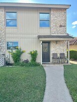 300 Lucy Ln in Horseshoe Bay, TX - Building Photo