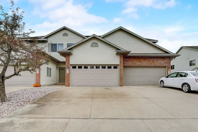 property at 2966 Kentville Dr