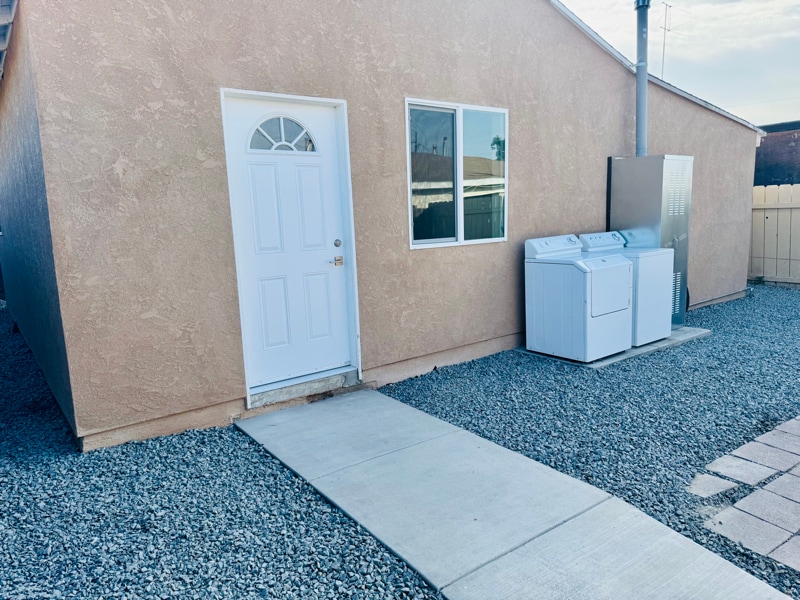 5175 Castana St in San Diego, CA - Building Photo