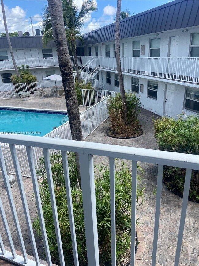 property at 1470 N Dixie Hwy