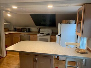 107 Prospect Hill St in Newport, RI - Building Photo - Building Photo