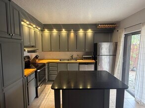 1106 11th Ct in Palm Beach Gardens, FL - Building Photo - Building Photo