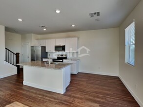 8170 Inhibition Ct in Las Vegas, NV - Building Photo - Building Photo