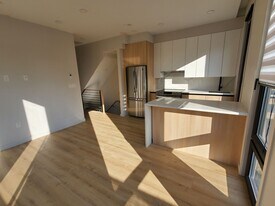 163 W 8th St, Unit 12 in Boston, MA - Building Photo