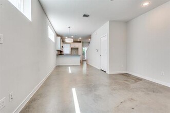 1155 Crownview Ln in Dallas, TX - Building Photo - Building Photo