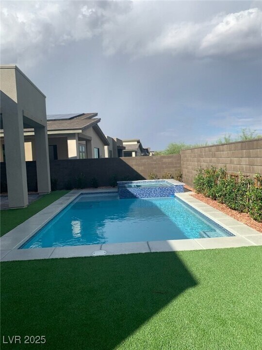 5024 Terramont Dr in Las Vegas, NV - Building Photo