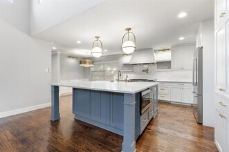 6108 Highgate Ln in Dallas, TX - Foto de edificio - Building Photo