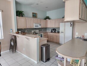 6571 SE Twin Oaks Cir in Stuart, FL - Building Photo - Building Photo