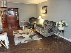 11 Woodman Dr S in Hamilton, ON - Building Photo - Building Photo