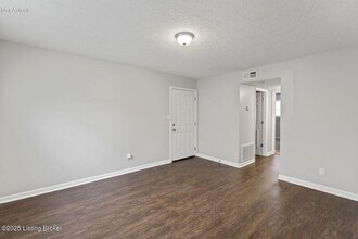 3217 Fordhaven Rd in Louisville, KY - Building Photo - Building Photo