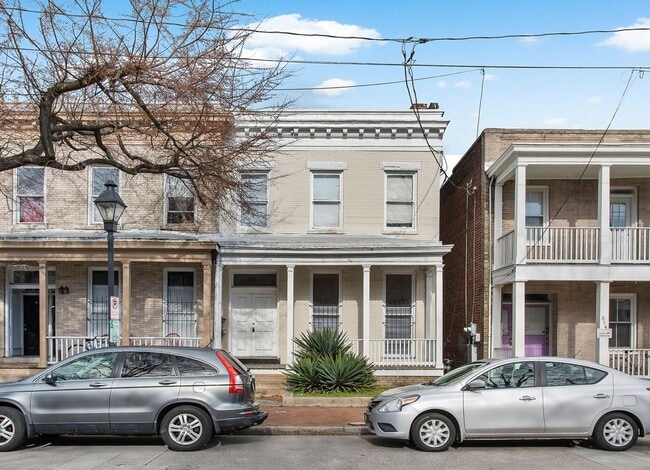 property at 516 W Clay St