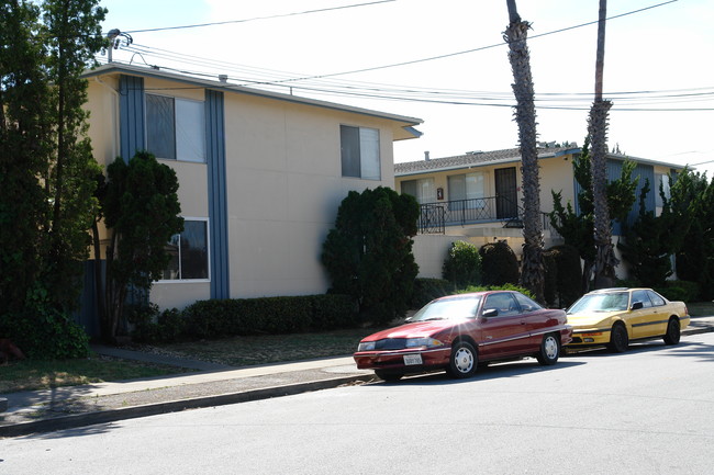 901 Granada St in Belmont, CA - Building Photo - Building Photo