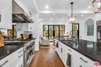 2382 Live Oak Meadows Rd in Malibu, CA - Building Photo - Building Photo