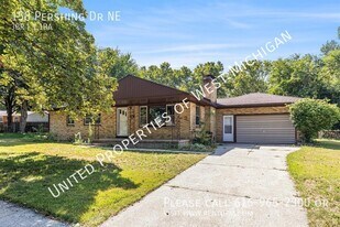 158 Pershing Dr NE in Grand Rapids, MI - Building Photo