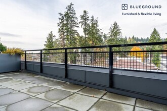 1955 129th Ave NE in Bellevue, WA - Foto de edificio - Building Photo