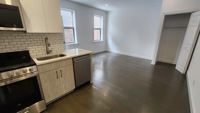52 Queensberry St, Unit 11Q-29 in Boston, MA - Building Photo - Building Photo